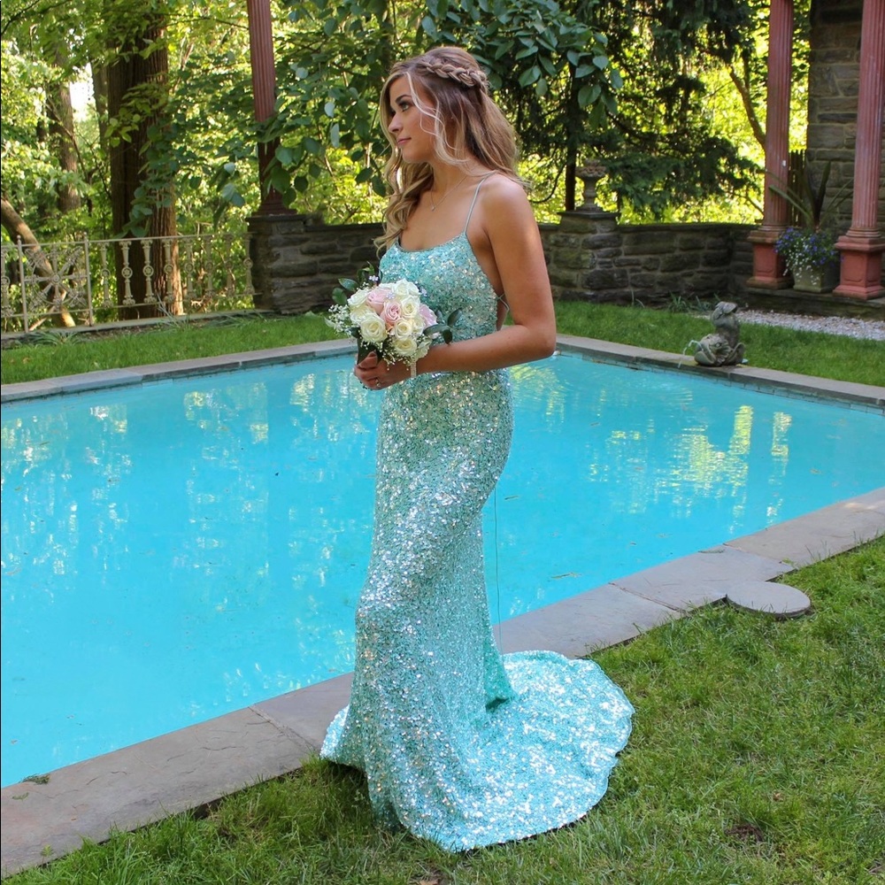 Sherri Hill prom/homecoming dress size 2 to 4.